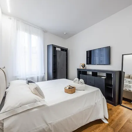 Emilia Academy Apartman *