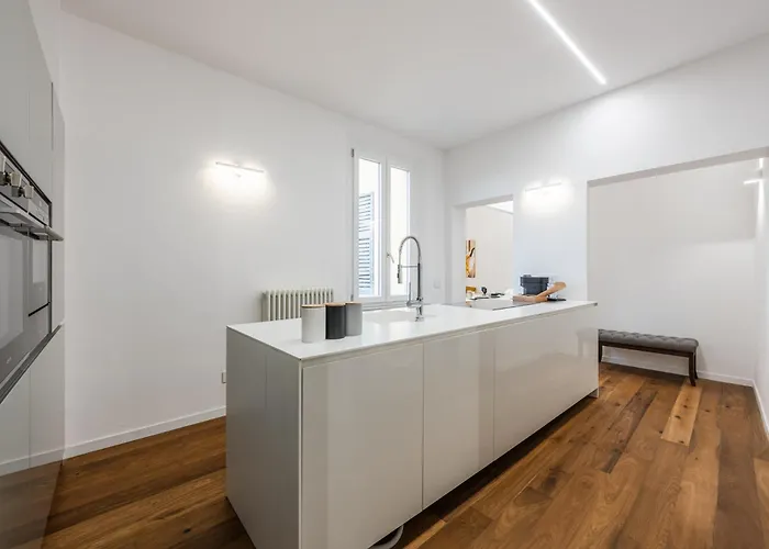 Emilia Academy Διαμέρισμα *